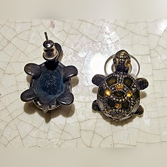 Small olive green and citrine stone turtle earrings - Picture 3 of 6